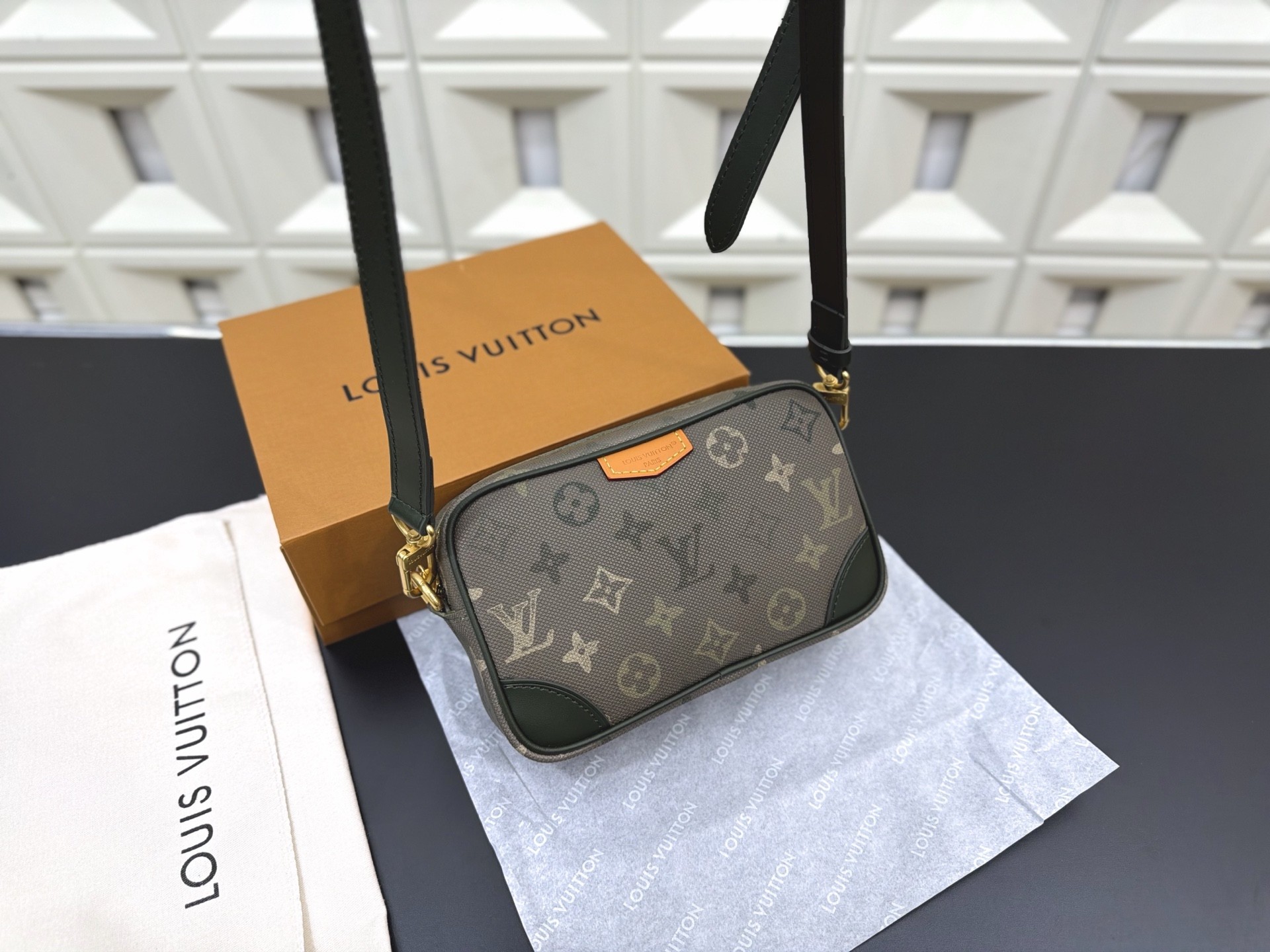 （Louis Vuitton）Trocadéro Wearable Wallet