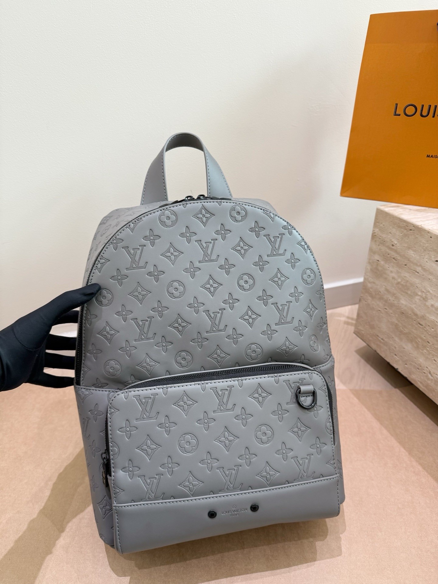 （Louis Vuitton）Monogram Shadow Discovery
