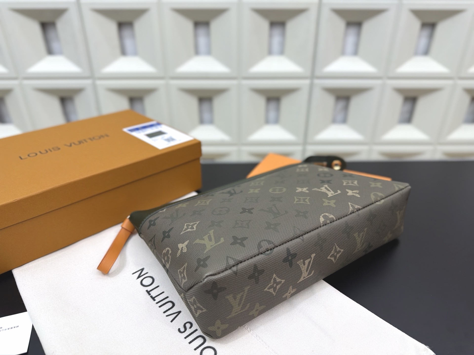 (Louis Vuitton) Clutch