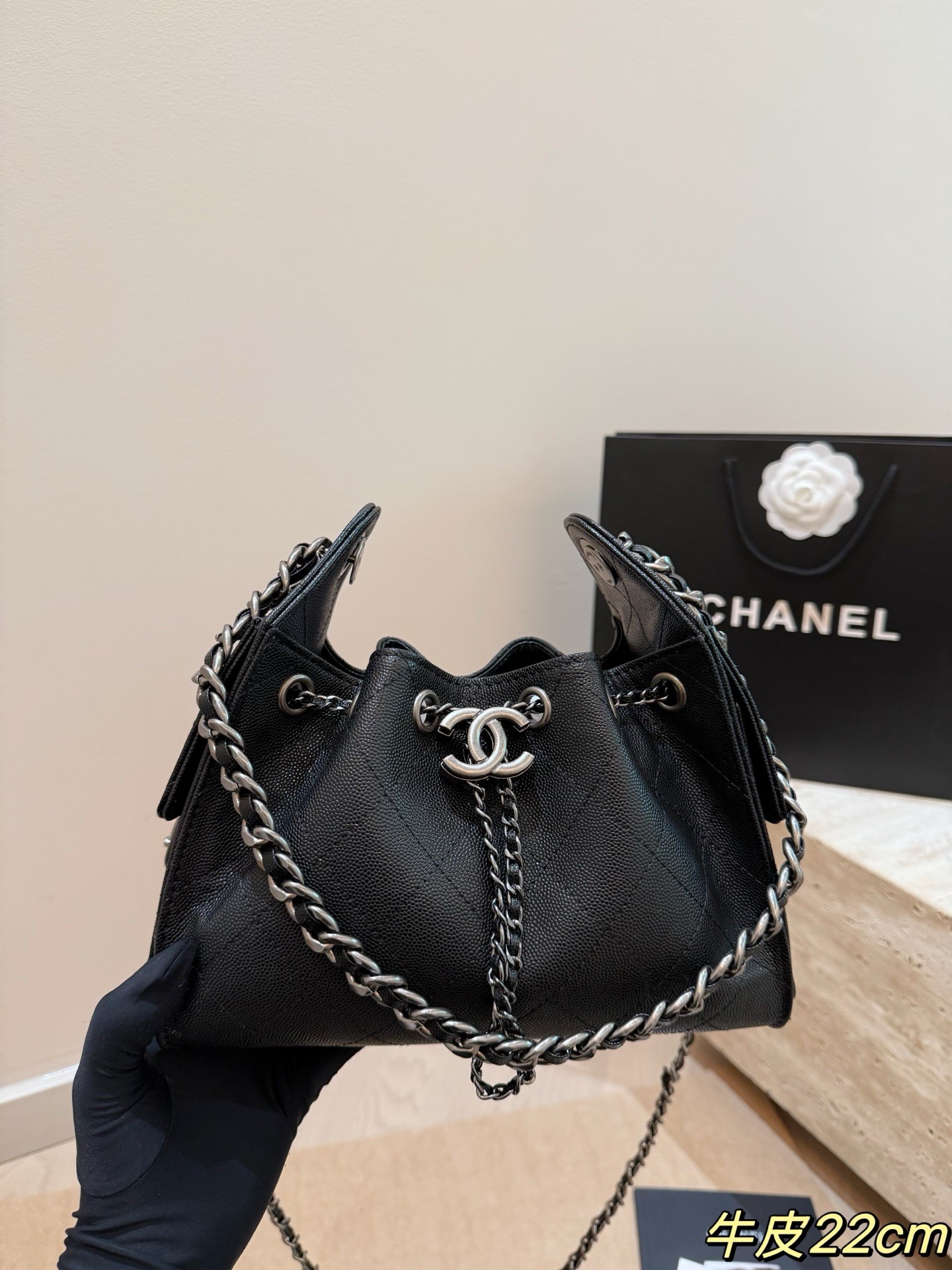 (Chanel) 22 Mini Handbag