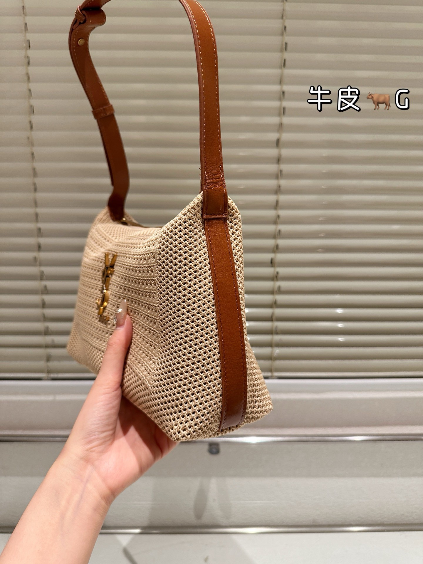 Sac à bandoulière Saint Laurent Oxalis en raphia.