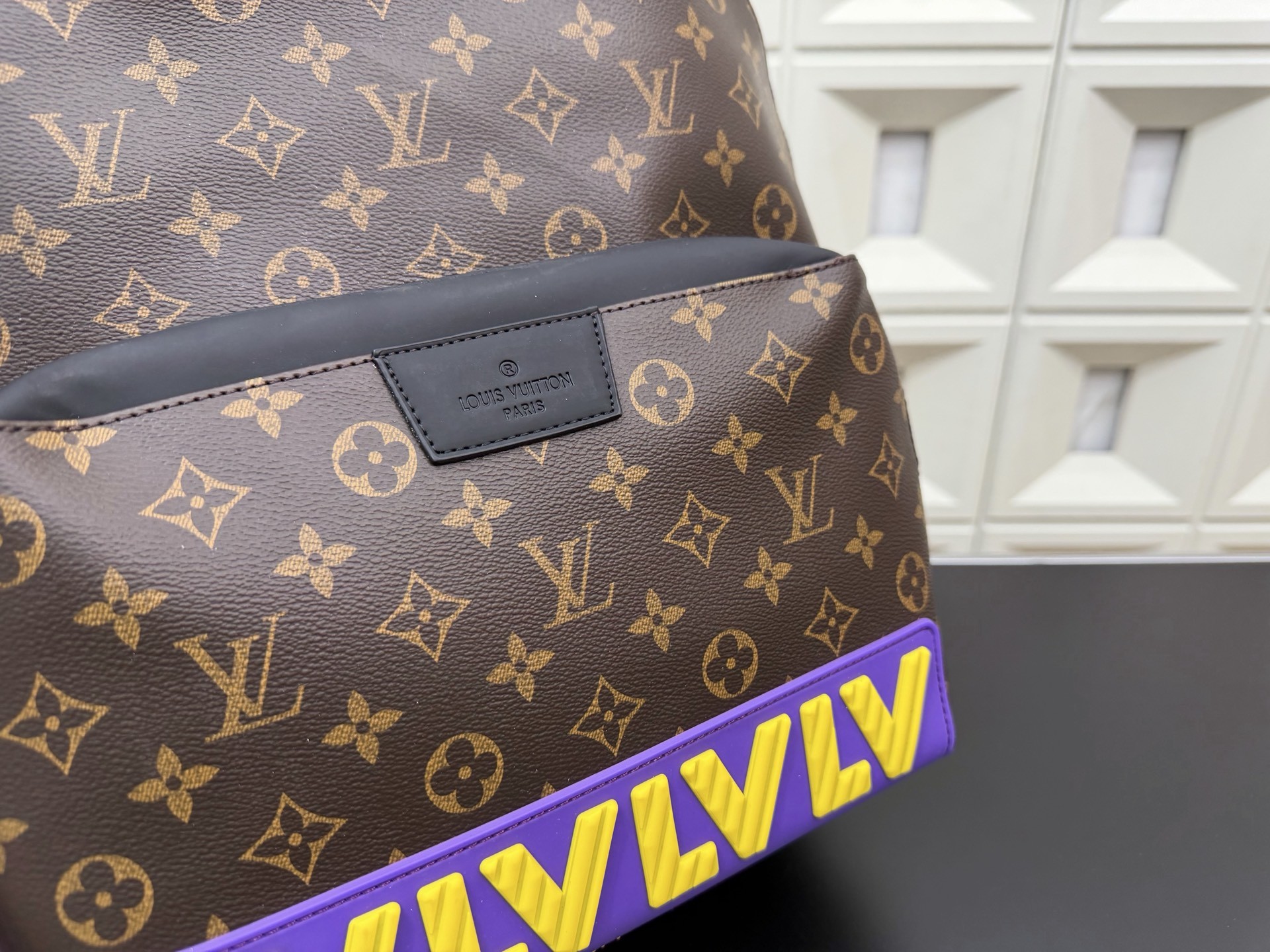 (Louis Vuitton) Discovery