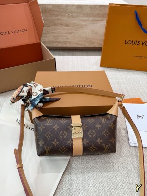 （Louis Vuitton） Pochette Mia