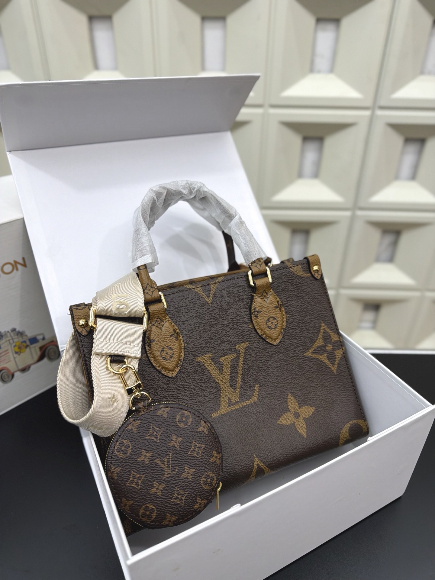 （Louis Vuitton）OnTheGo PM