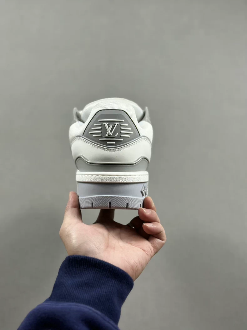 (Louis Vuitton) LV Trainer Maxi sneakers.