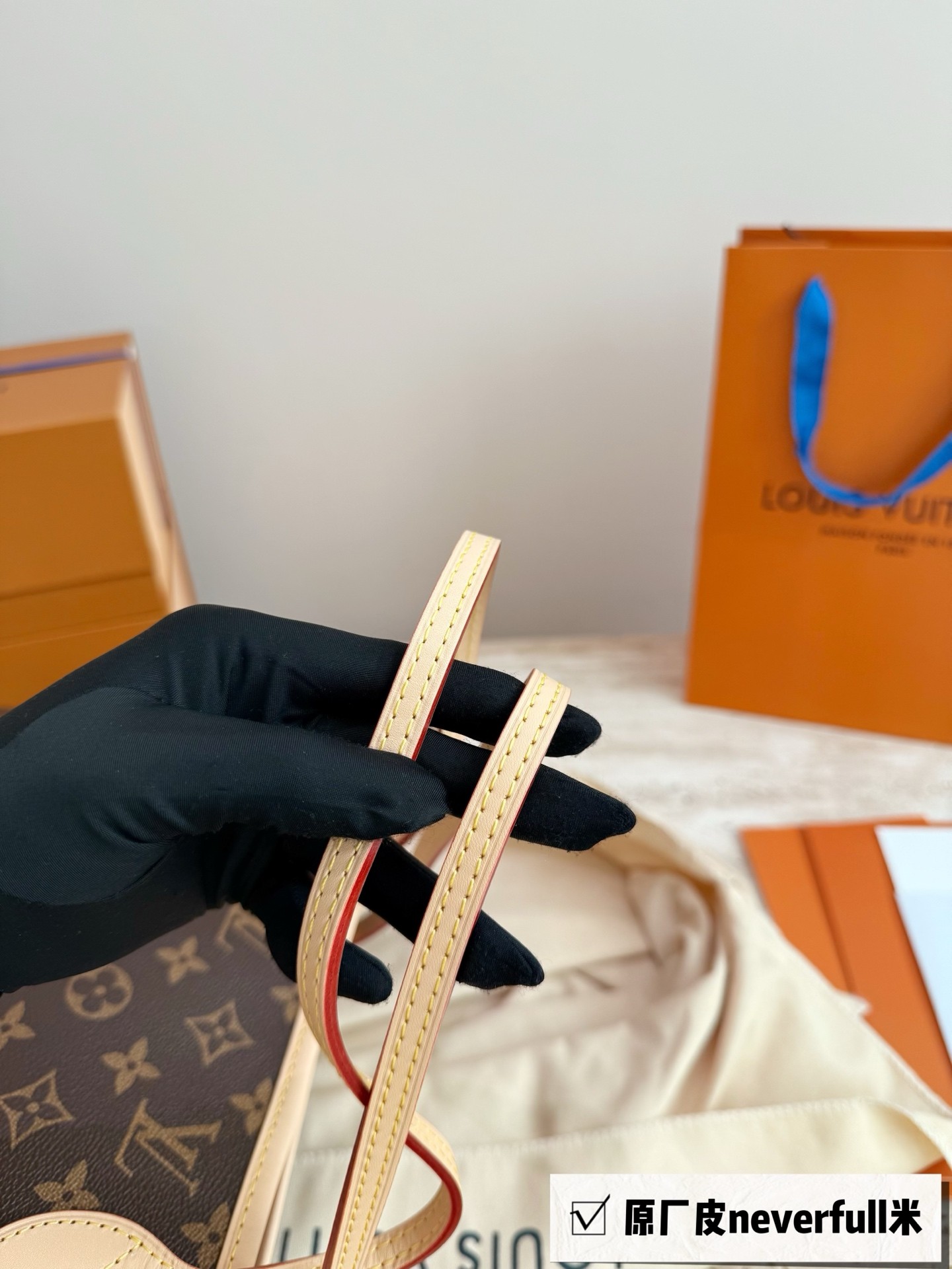 (Louis Vuitton) Neverfull MM Monogram Handbag.