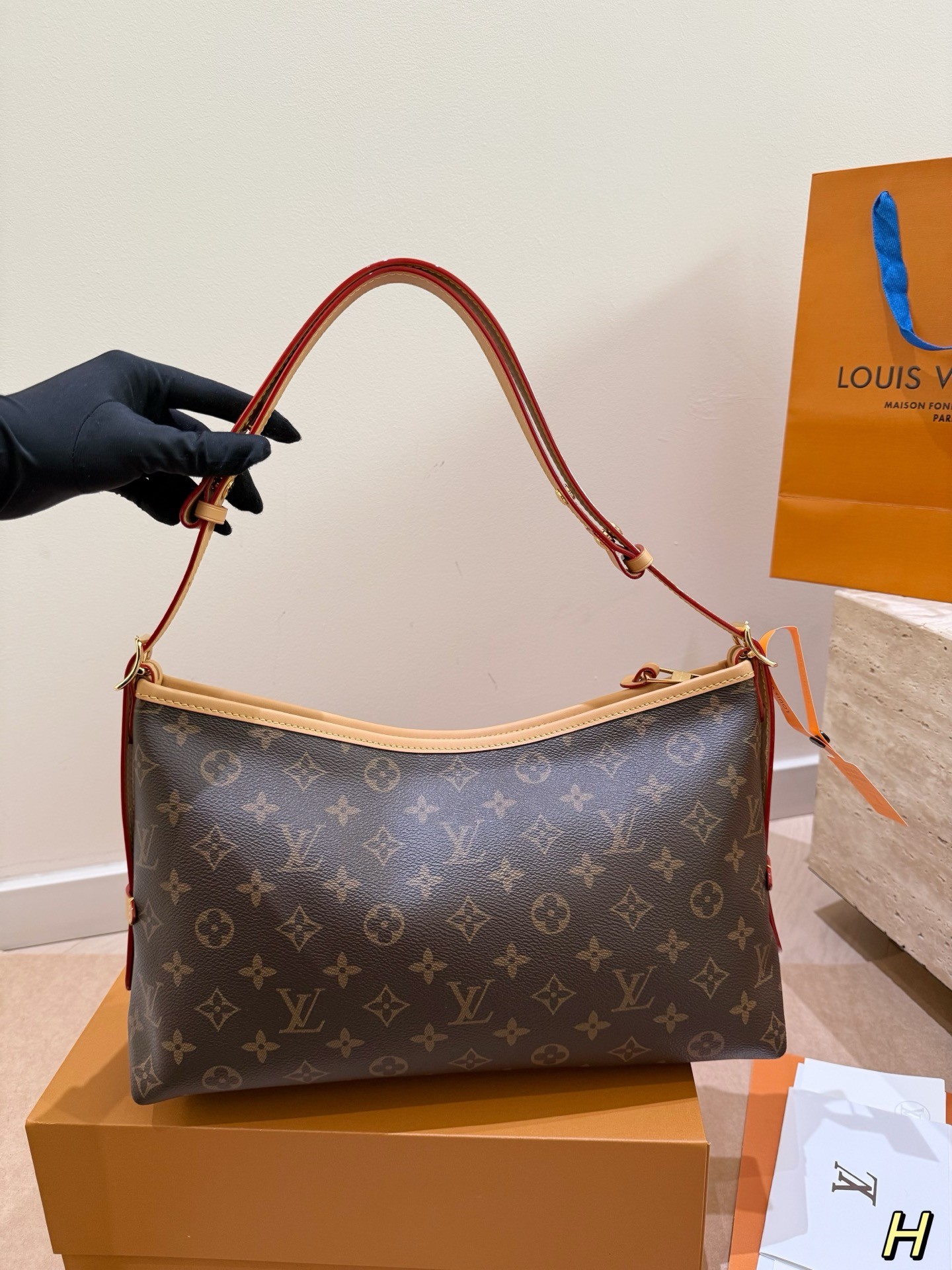 (Louis Vuitton)  CarryAll East West