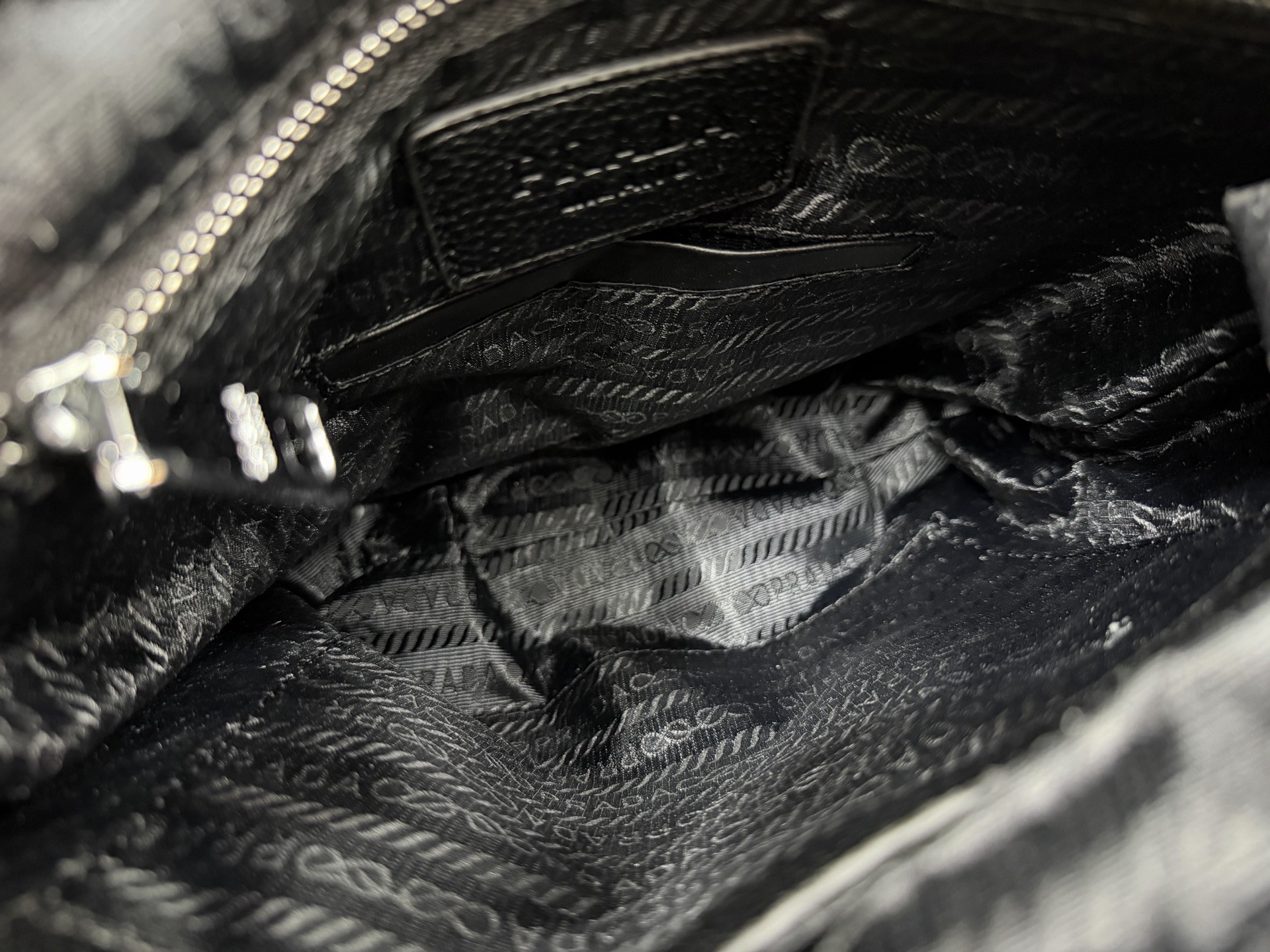 (Prada) Black Grained Leather Shoulder Bag