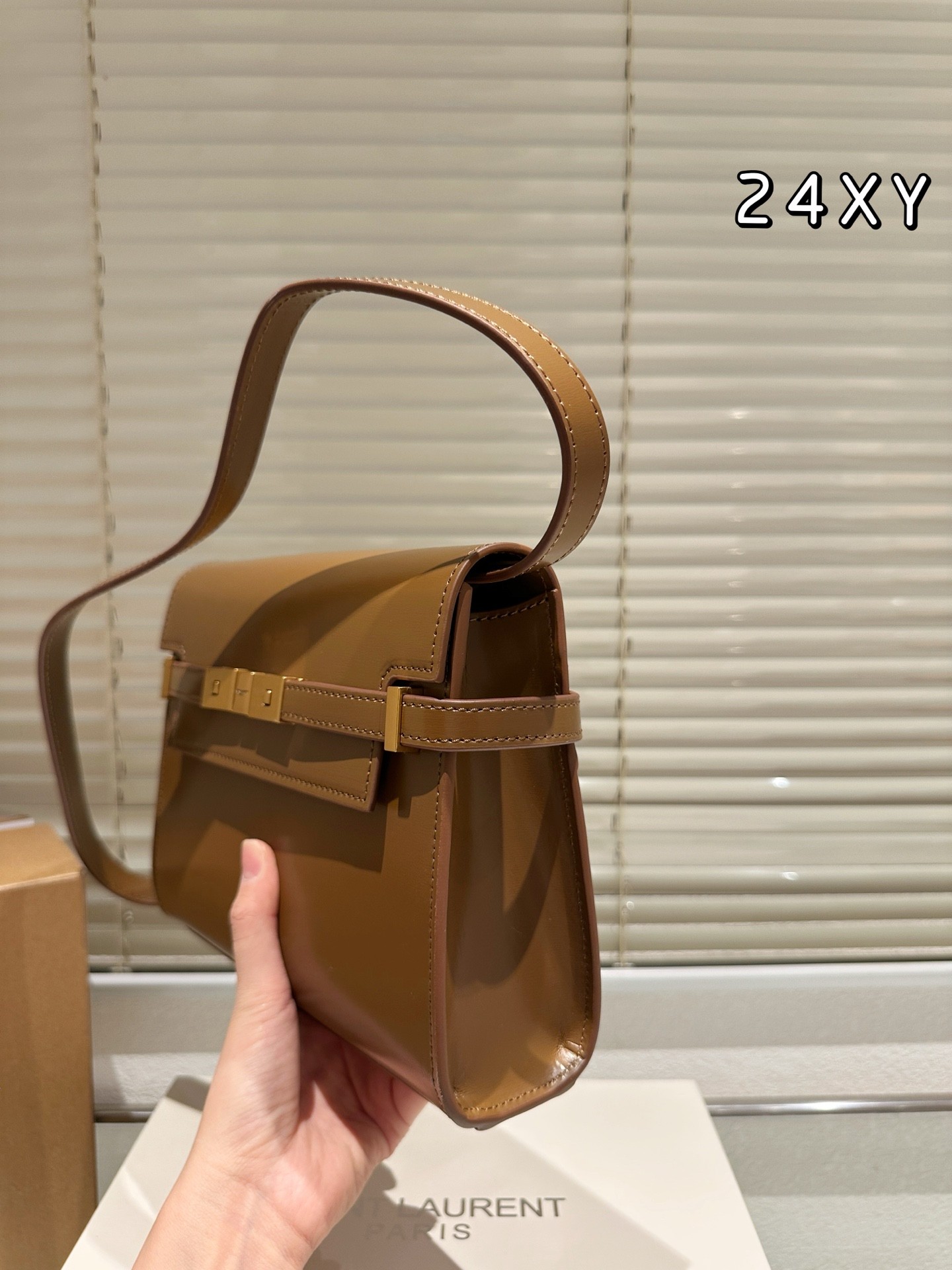 Le sac à main Manhattan d'Yves Saint Laurent.