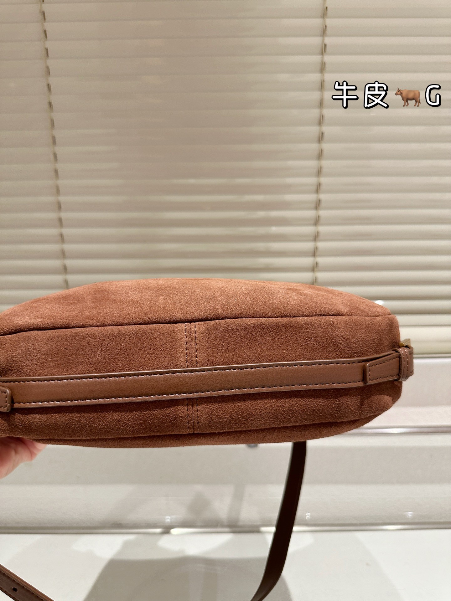 Sac à bandoulière en daim (Saint Laurent)