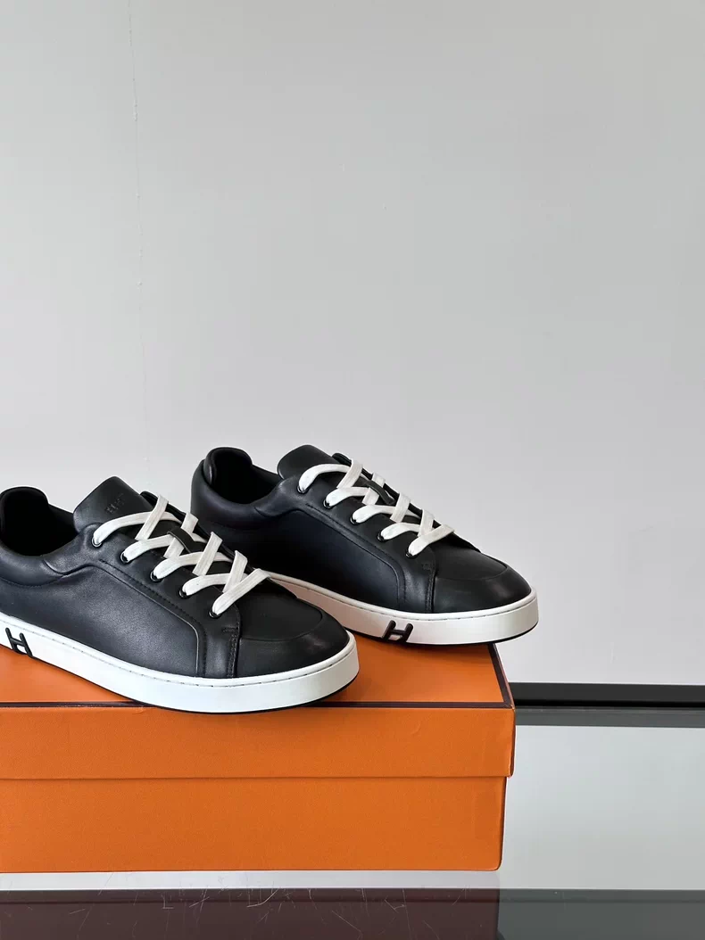 (Hermès) Kid sneakers.