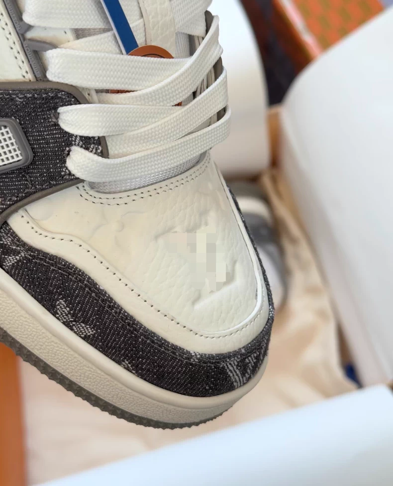 (Louis Vuitton) LV Trainer sneakers.