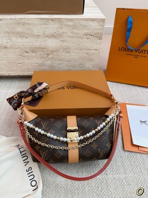 （Louis Vuitton）Pochette Mia