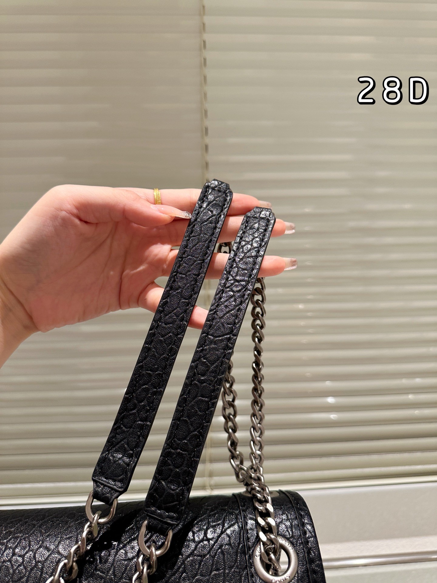 (Saint Laurent) Sac à bandoulière Niki Medium ou de taille similaire