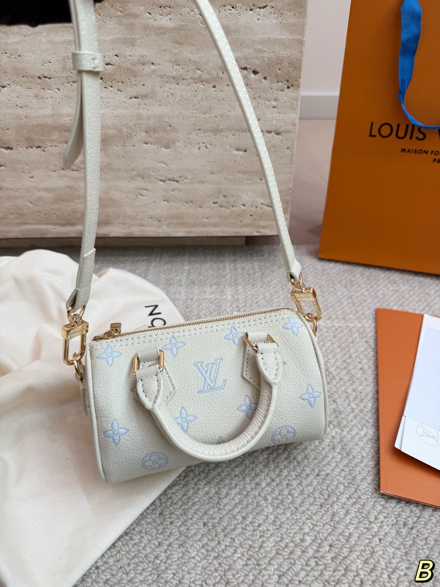 （Louis Vuitton） Speedy Bandoulière 20