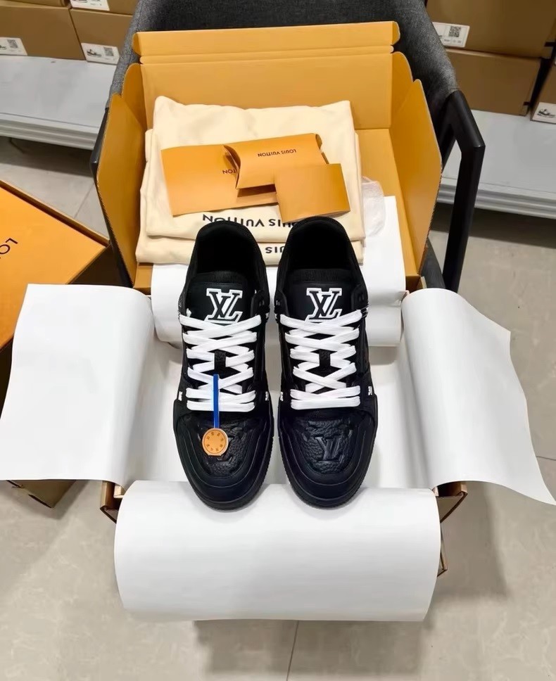 (Louis Vuitton) LV Trainer sneakers.