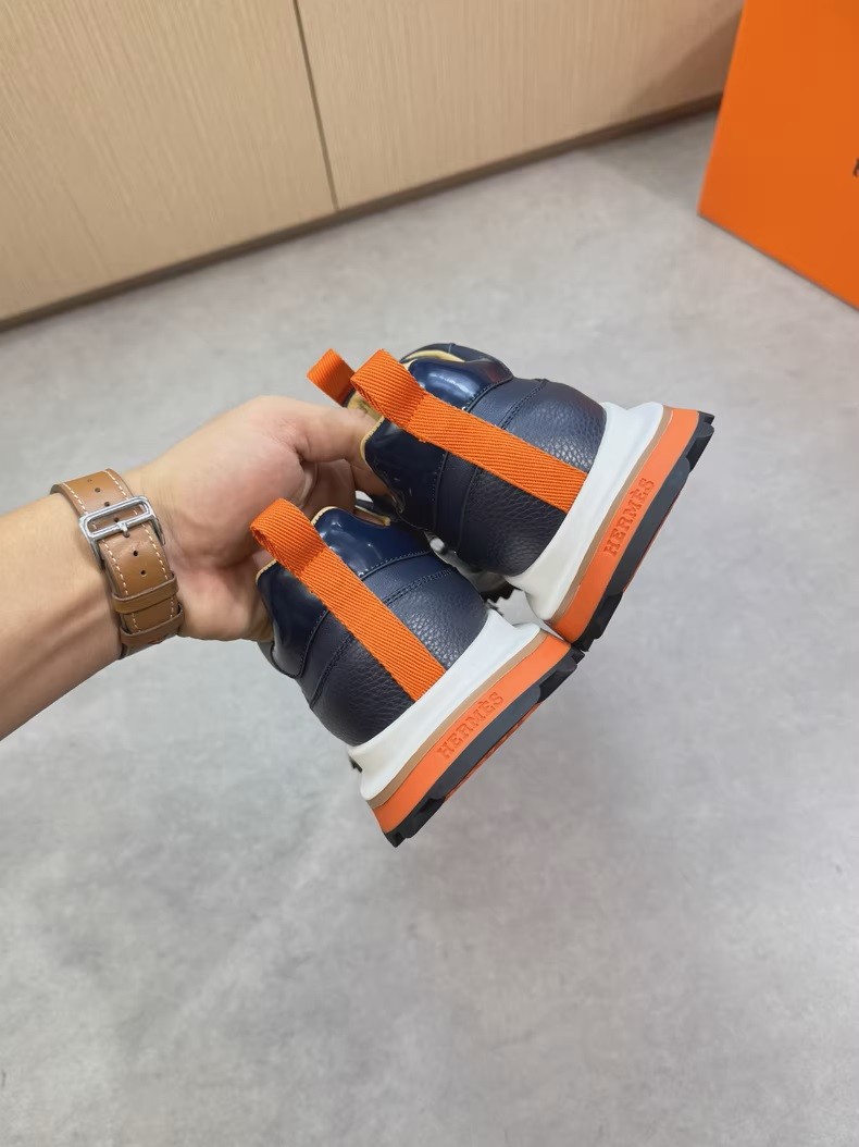 (Hermès) Bouncing sneakers.