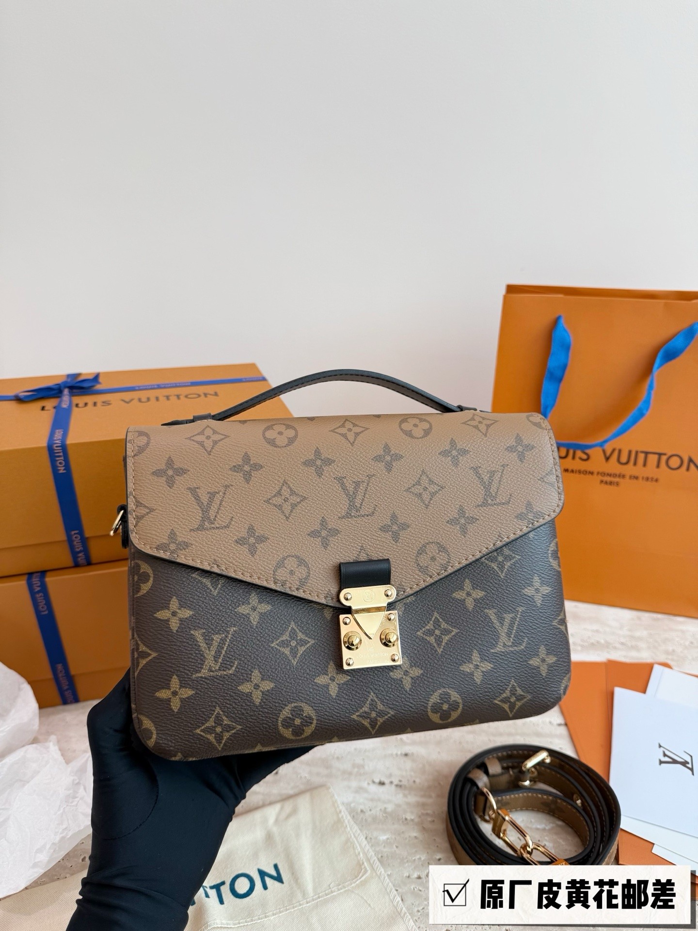 Louis Vuitton Pochette Métis Monogram Reverse