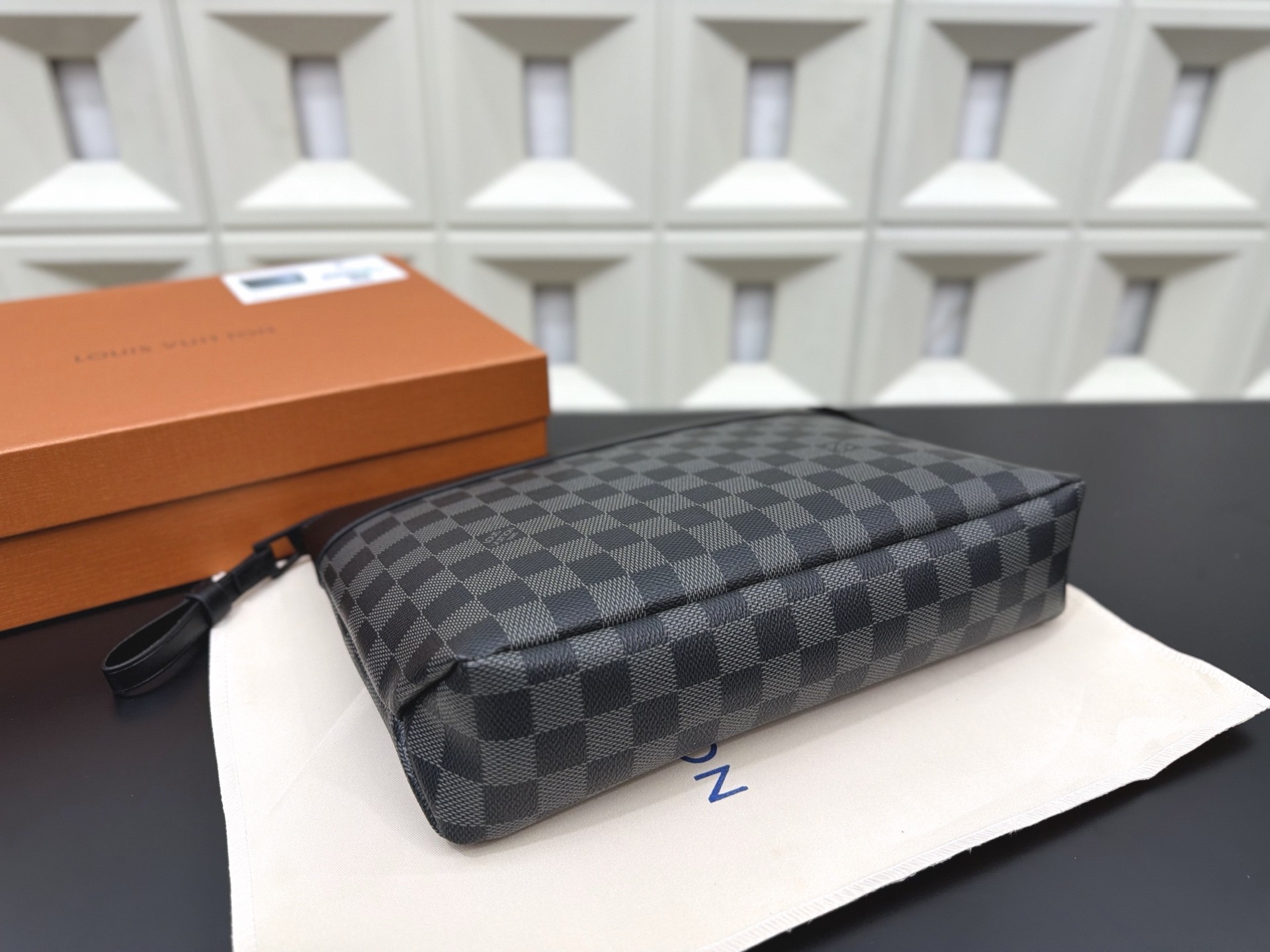 （Louis Vuitton）Pochette Voyage