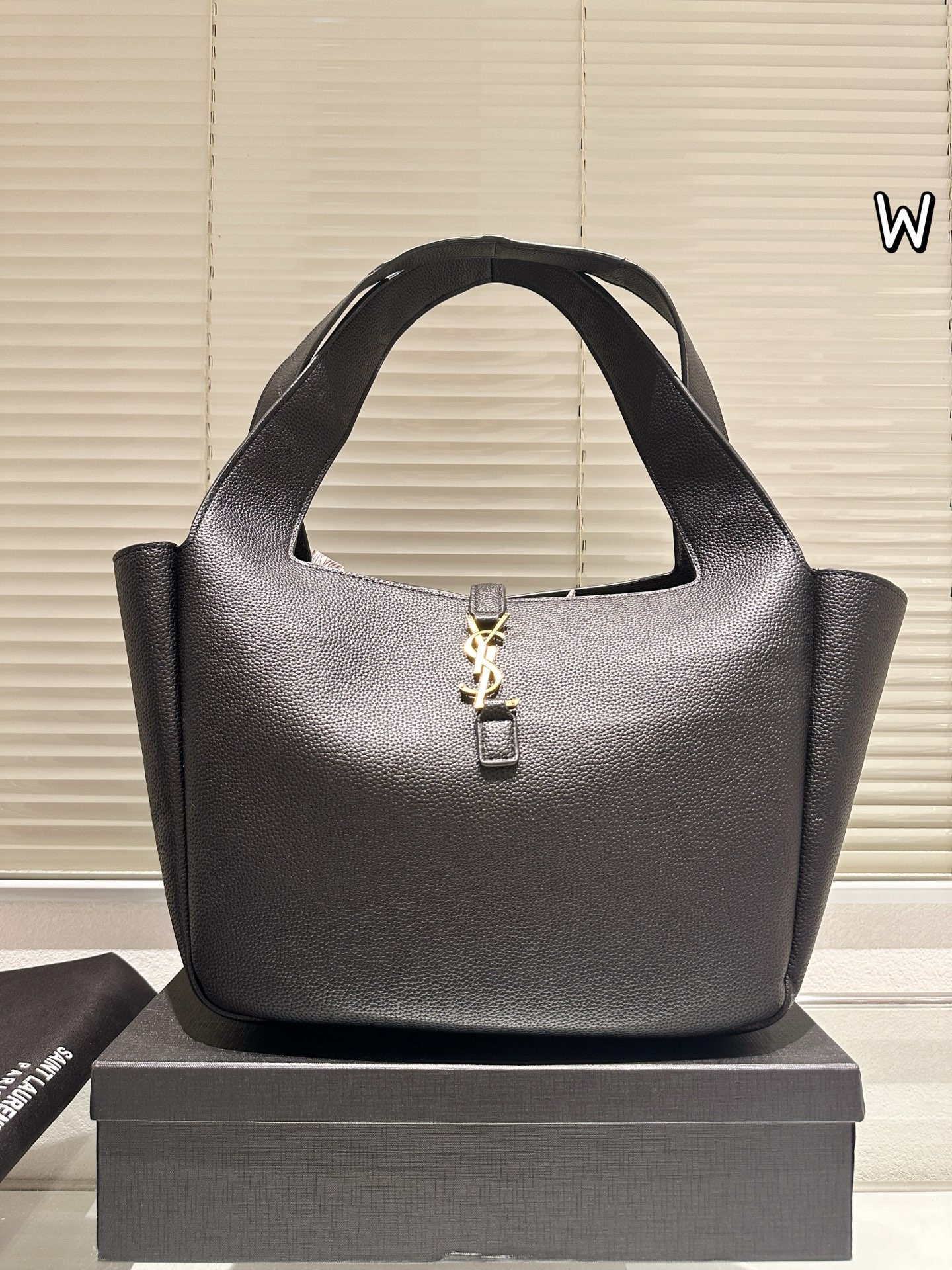 Sac cabas en cuir grainé Le 5 à 7 de Saint Laurent.