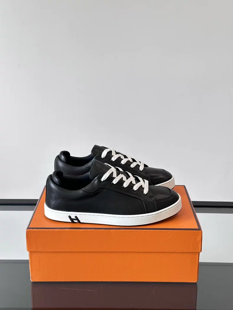 (Hermès) Kid sneakers.