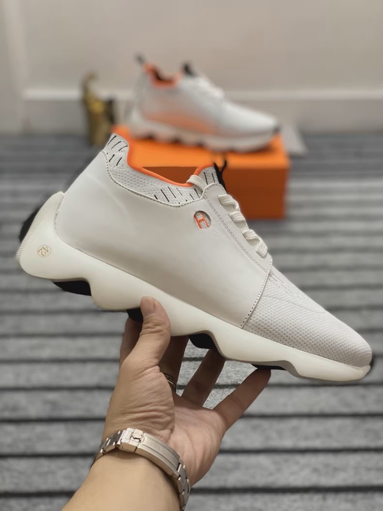 (Hermès) Bouncing sneakers.