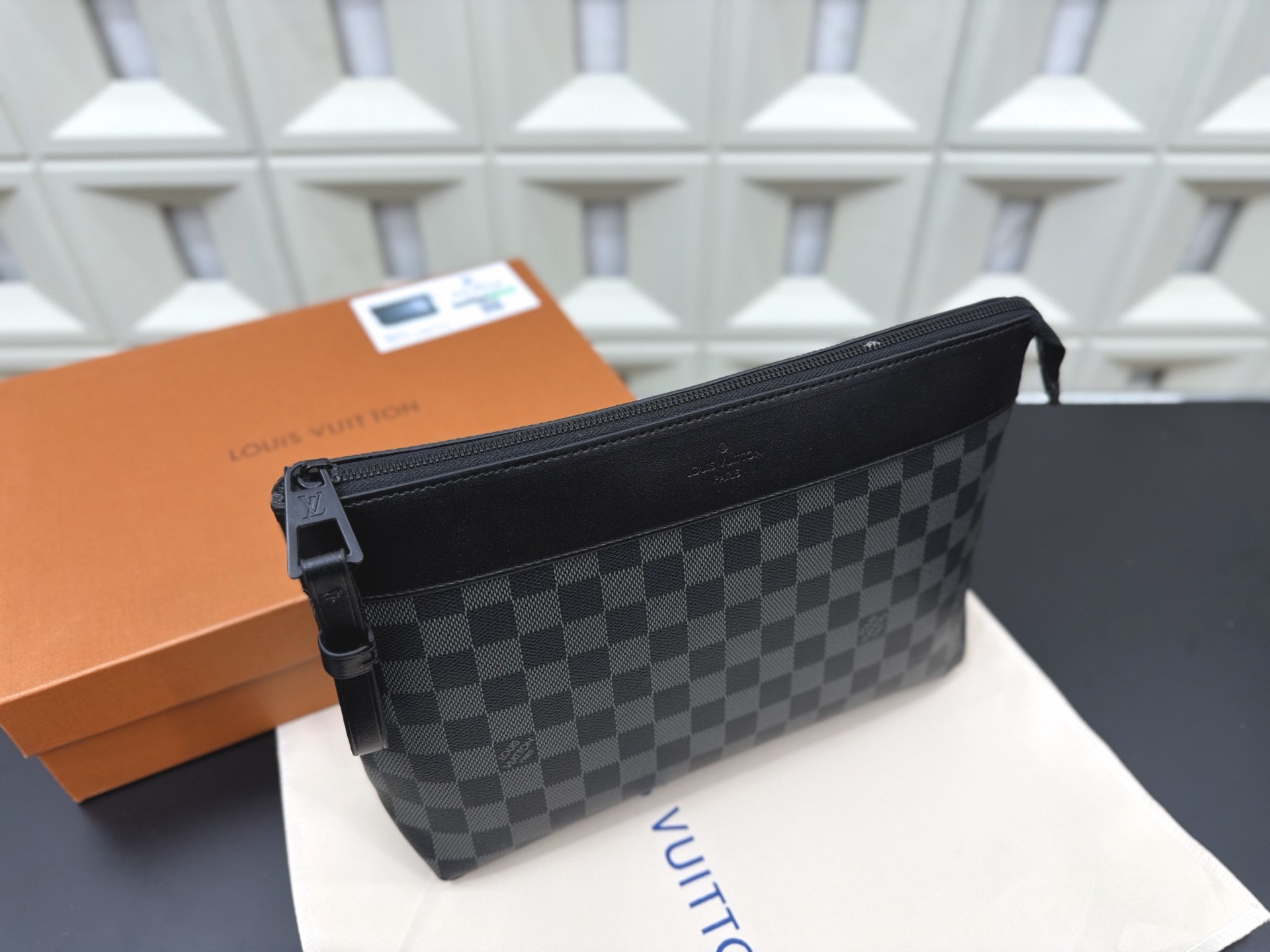 （Louis Vuitton）Pochette Voyage