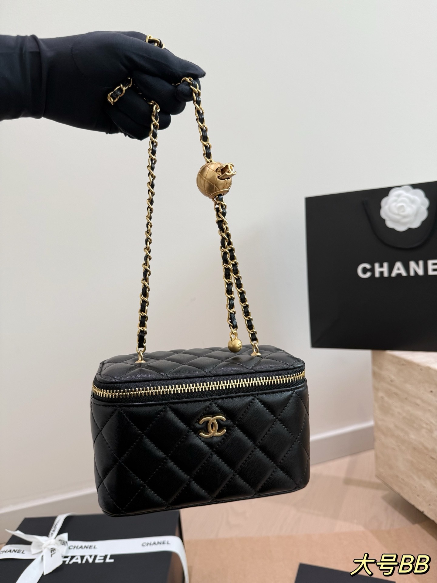(Chanel) Black Diamond Quilted Gold Ball Box Bag