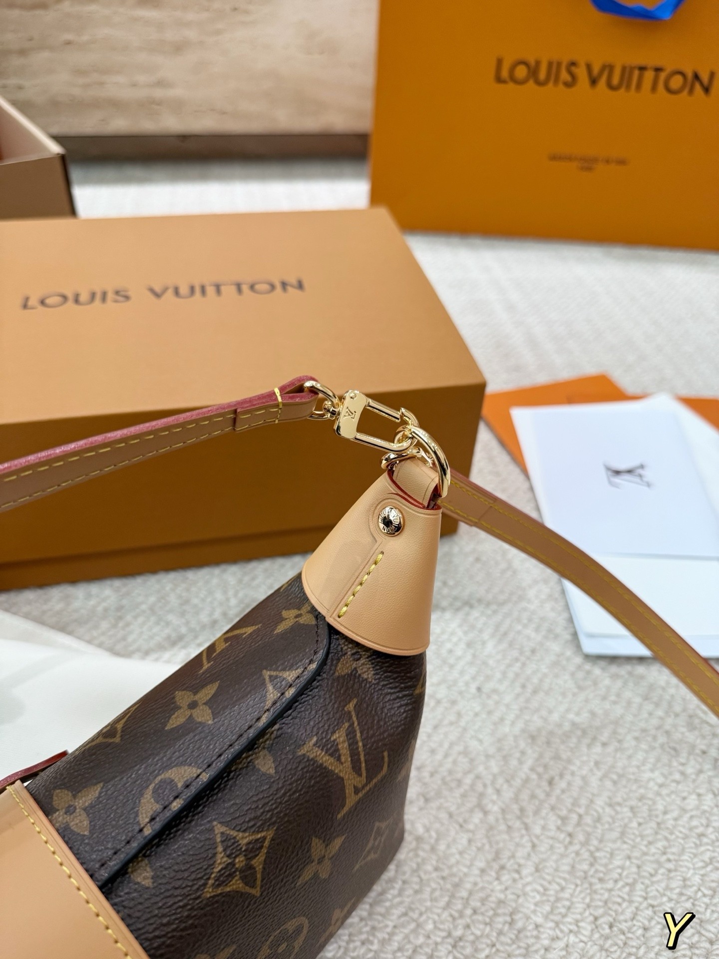（Louis Vuitton） Pochette Mia