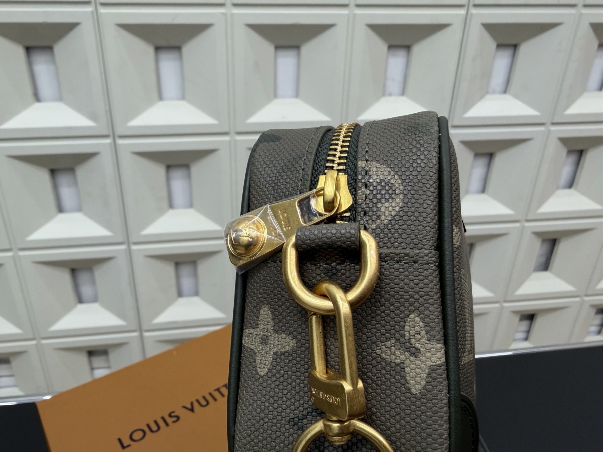 （Louis Vuitton）Trocadéro Wearable Wallet