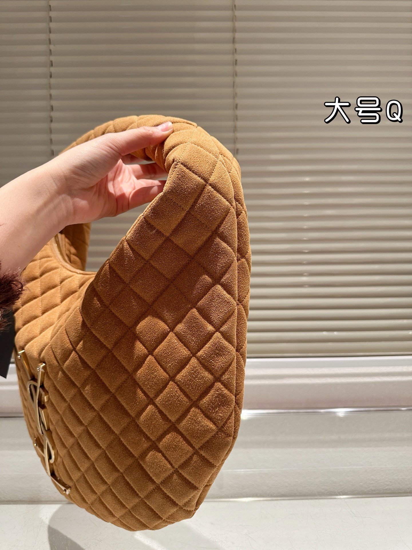 Sac à main HOBBO en daim matelassé Saint Laurent Icare