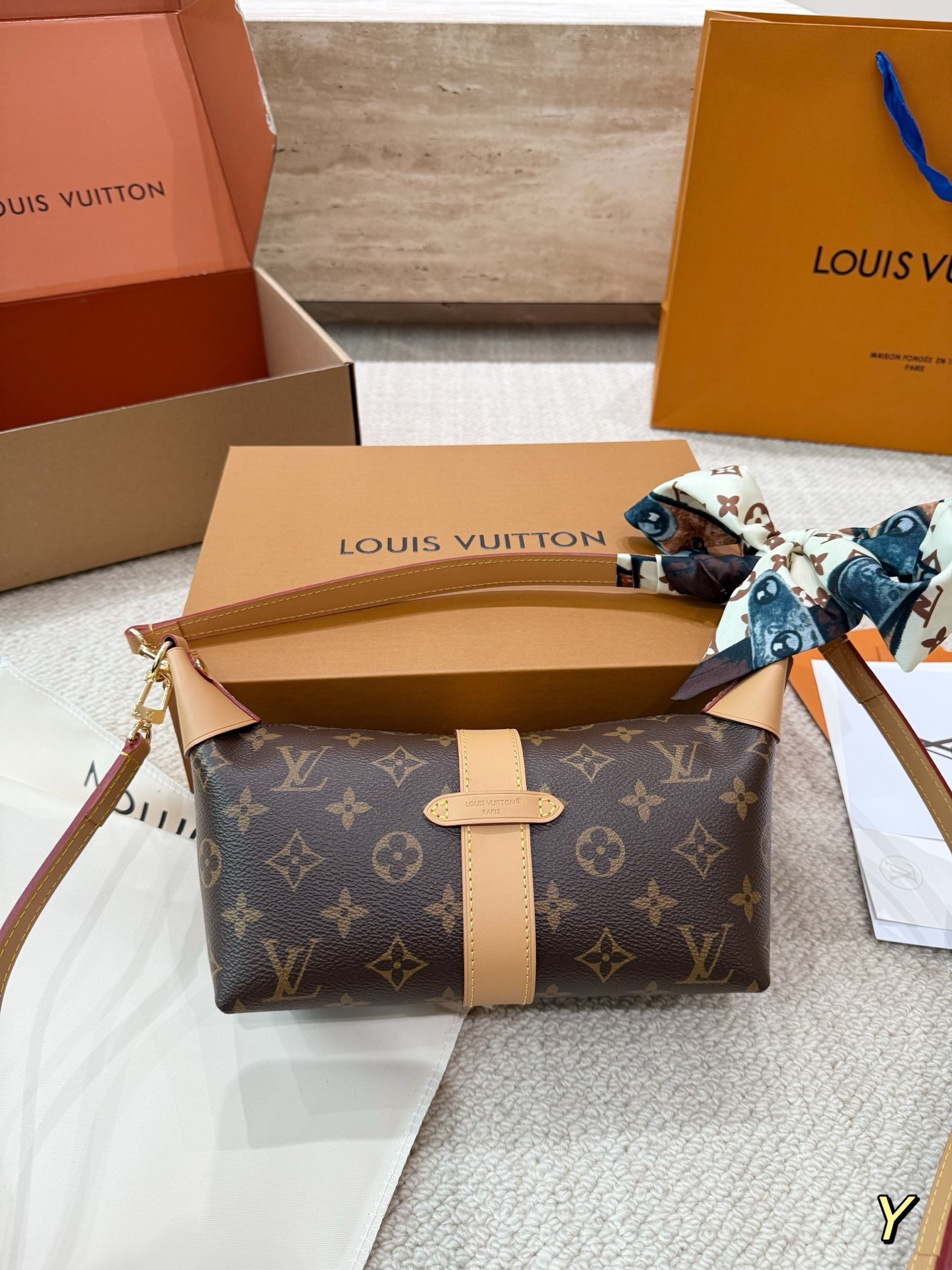 （Louis Vuitton） Pochette Mia