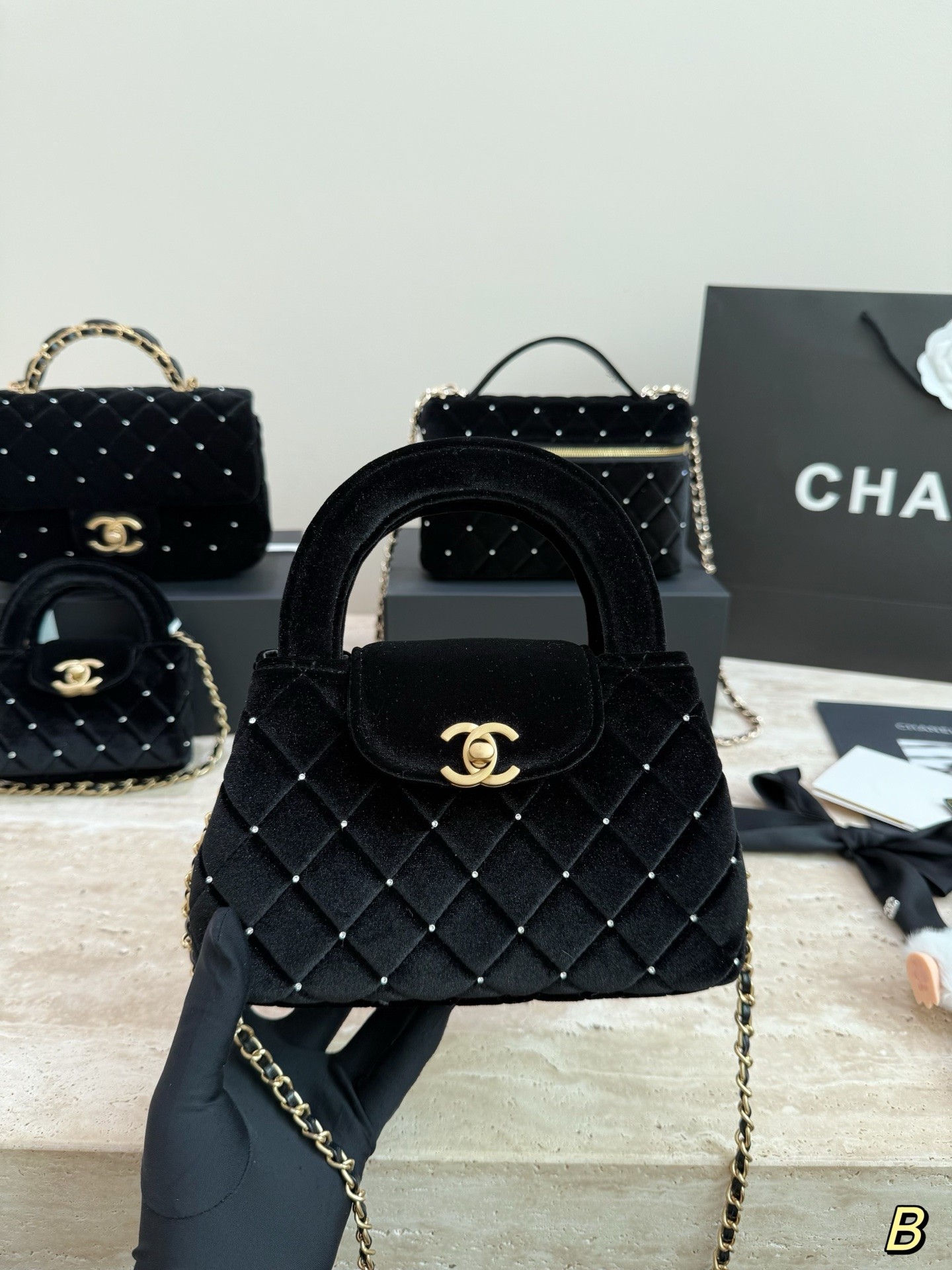 （Chanel）Mini sac en velours