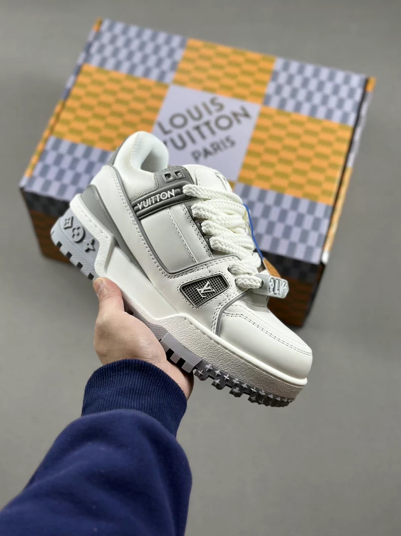 (Louis Vuitton) LV Trainer Maxi sneakers.