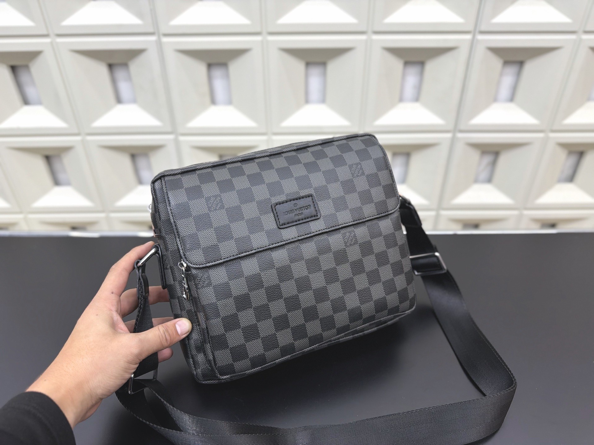 （Louis Vuitton）Monogram Macassar District PM