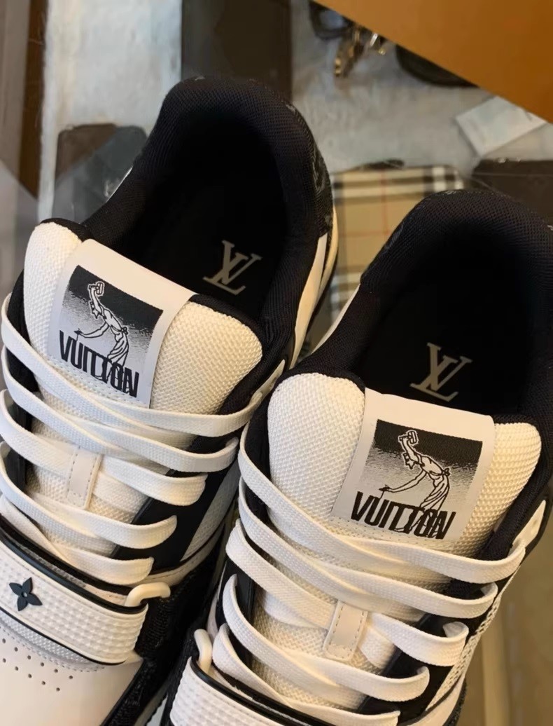(Louis Vuitton) LV Trainer sneakers in black and white colorway with Velcro closure