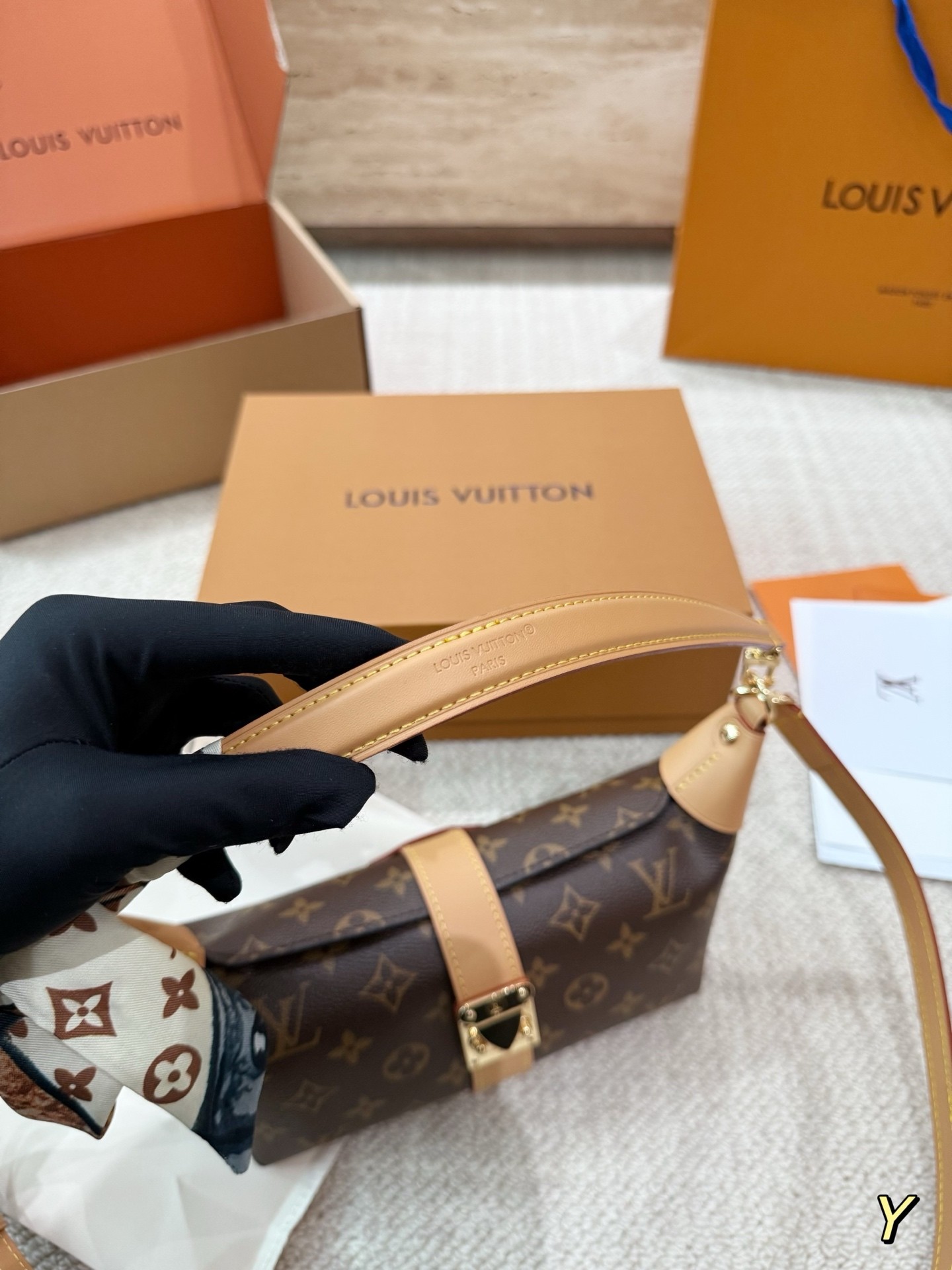 （Louis Vuitton） Pochette Mia