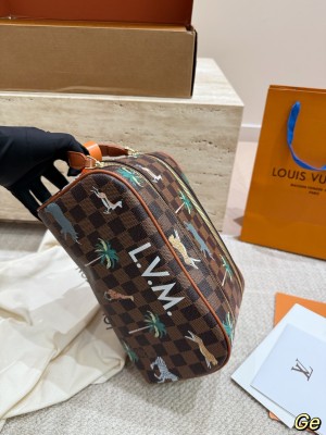 （Louis Vuitton） LV x The Darjeeling Limited Dopp Kit