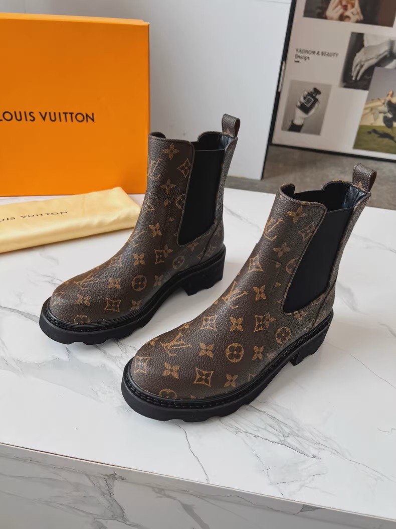 (Louis Vuitton) Poplar Ankle Boots.
