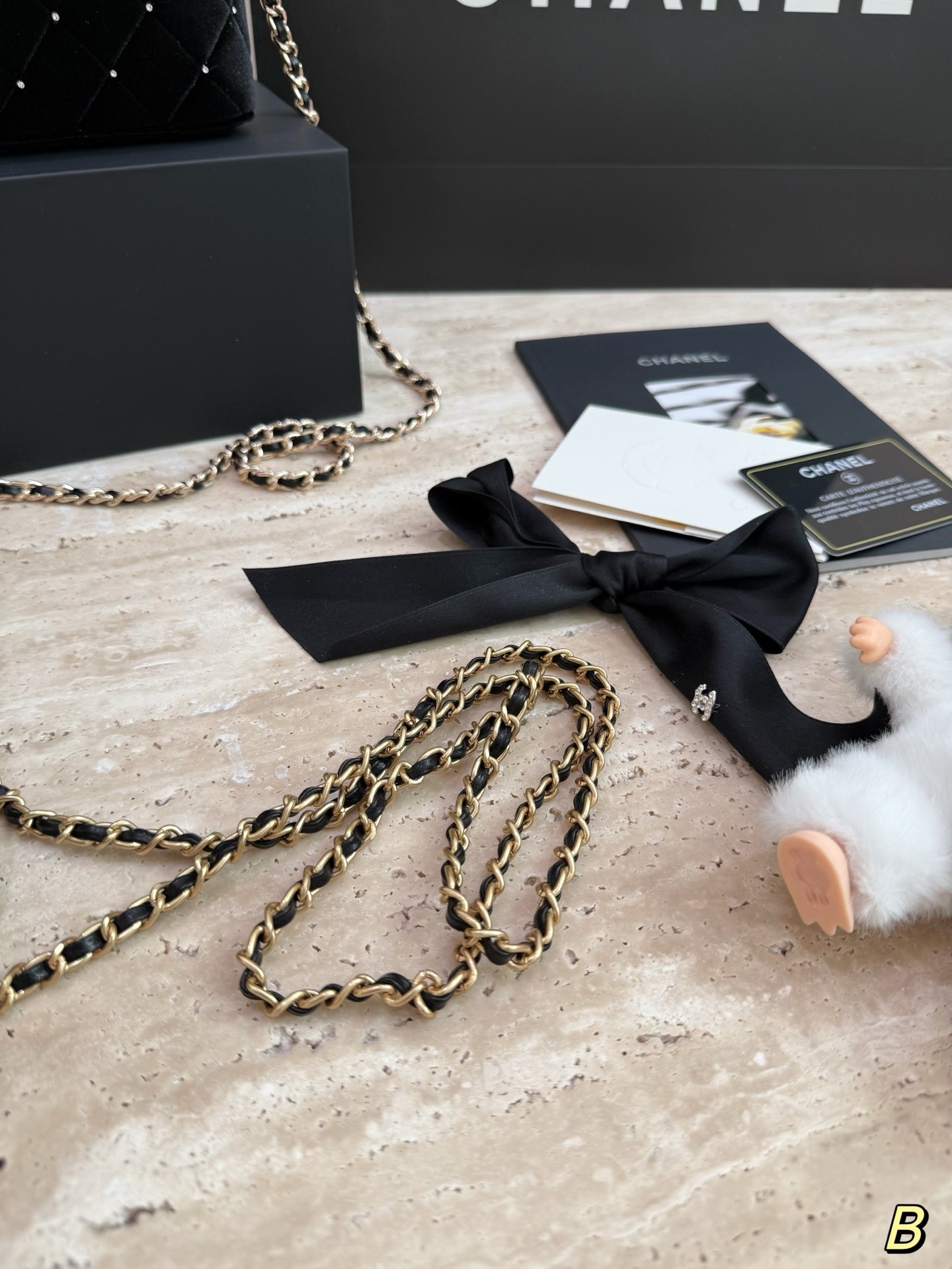 （Chanel）Mini sac en velours