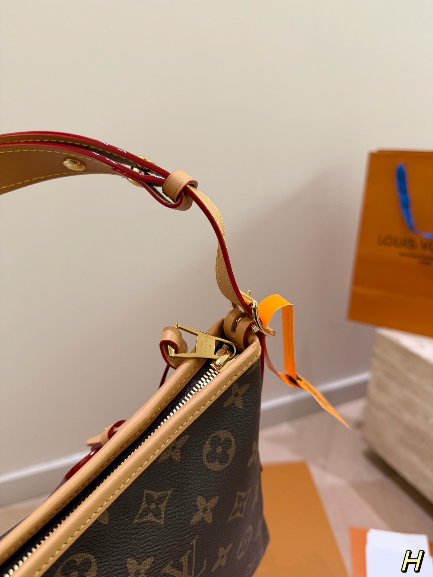 (Louis Vuitton)  CarryAll East West