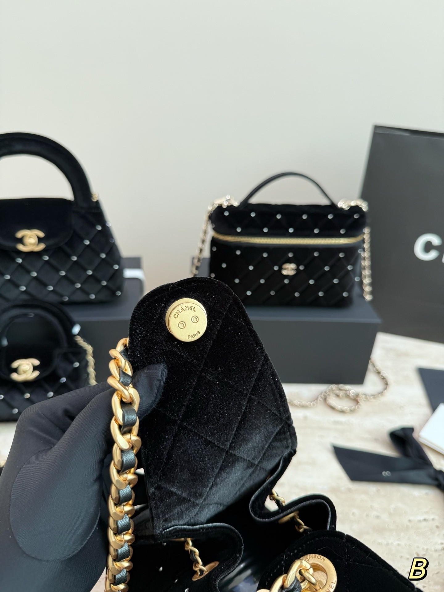 Sac seau en velours à cordon Chanel