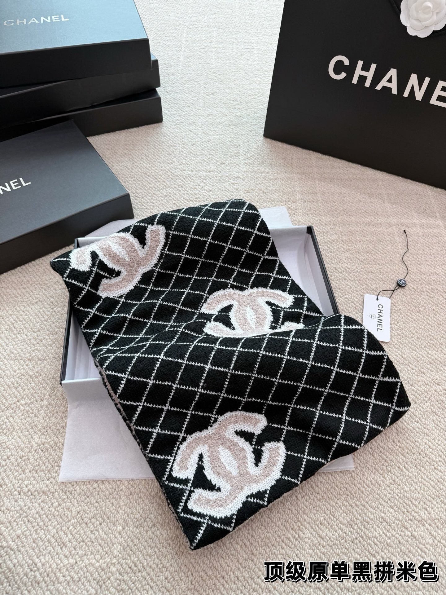 (Chanel) Écharpe en cachemire double face noir-beige