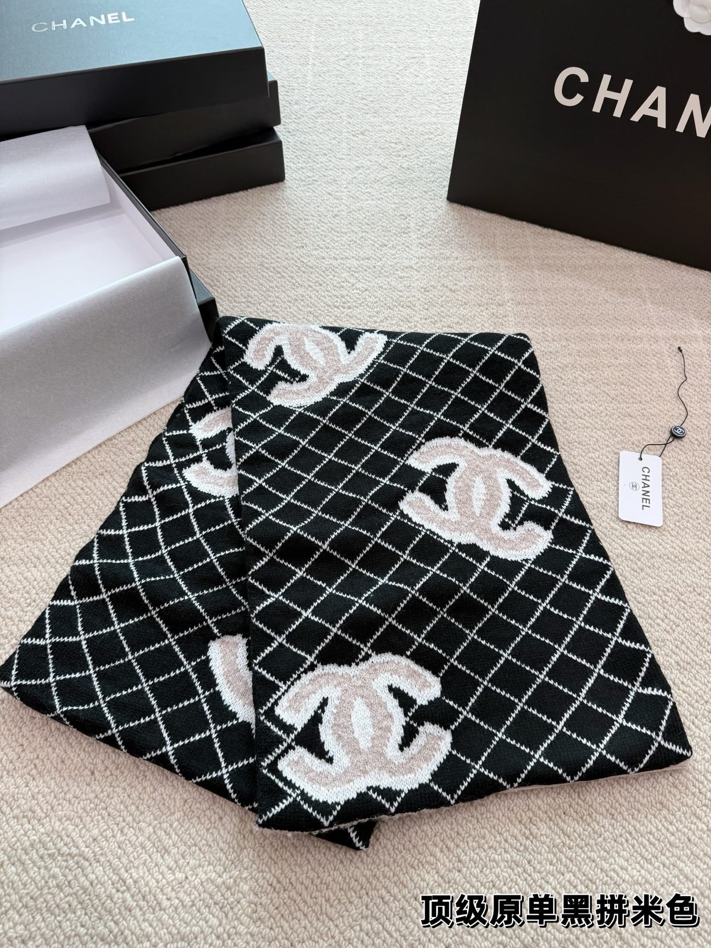 (Chanel) Écharpe en cachemire double face noir-beige
