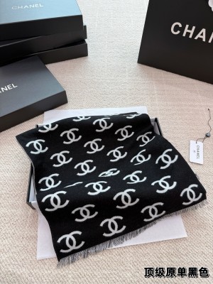(Chanel) Écharpe classique en laine mélangée, noir et blanc, avec logo double C