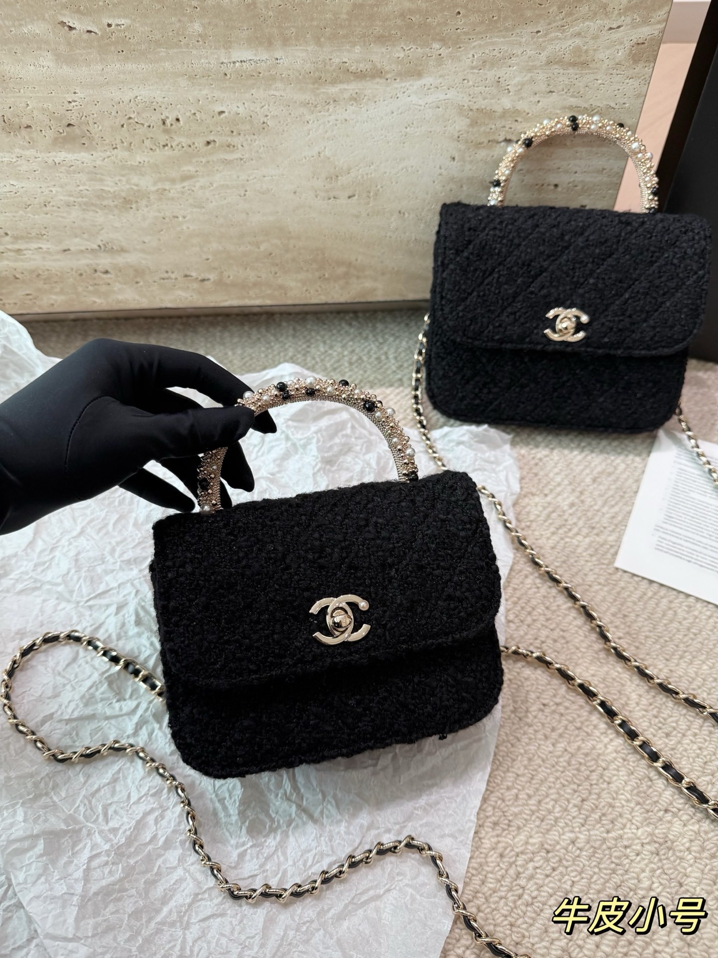 Sac à main en tweed noir à chaîne (Chanel)