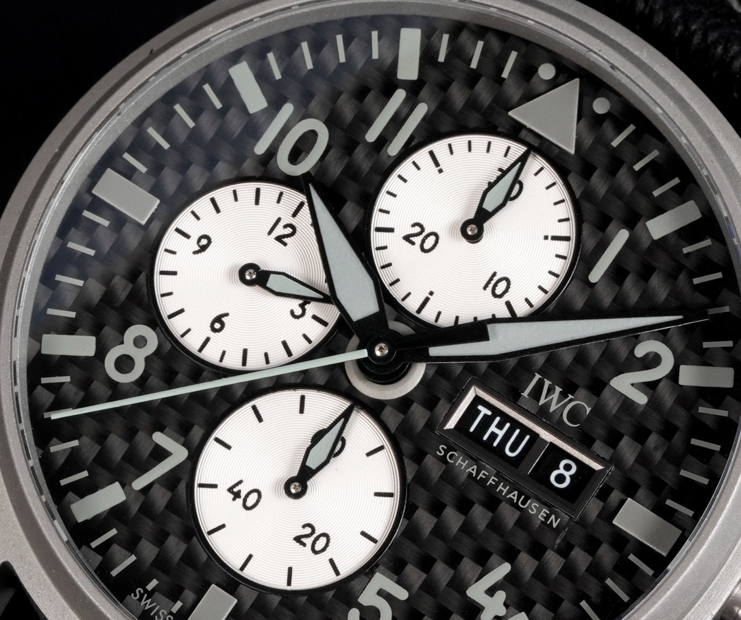 （IWC Schaffhausen）The “AMG” Special Edition of the Pilot's Chronograph, created in collaboration with Mercedes-AMG