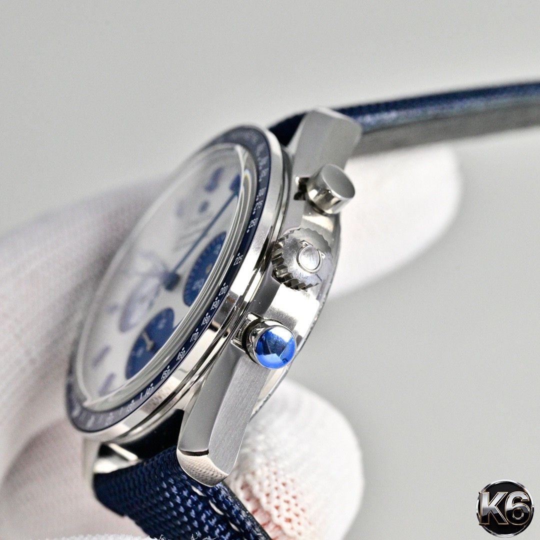 (OMEGA) Speedmaster “Snoopy Silver Award” 50th Anniversary Watch