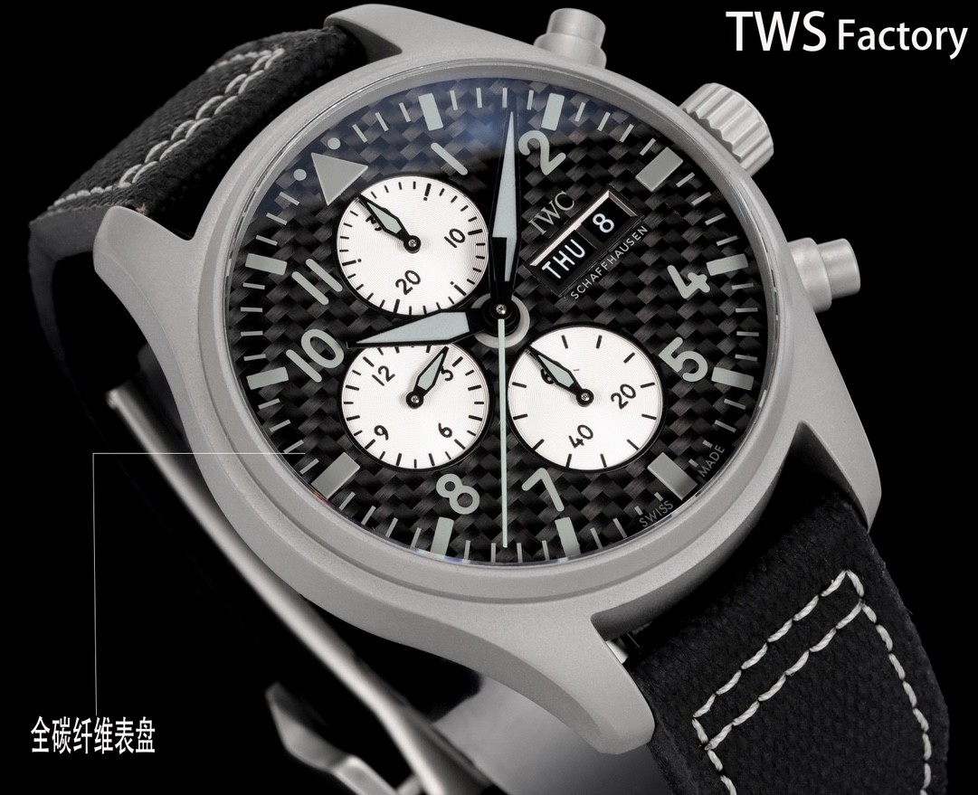 （IWC Schaffhausen）The “AMG” Special Edition of the Pilot's Chronograph, created in collaboration with Mercedes-AMG