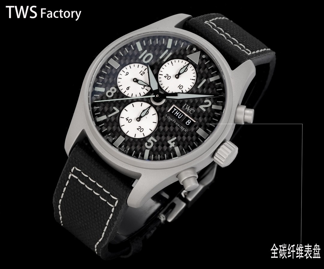 （IWC Schaffhausen）The “AMG” Special Edition of the Pilot's Chronograph, created in collaboration with Mercedes-AMG